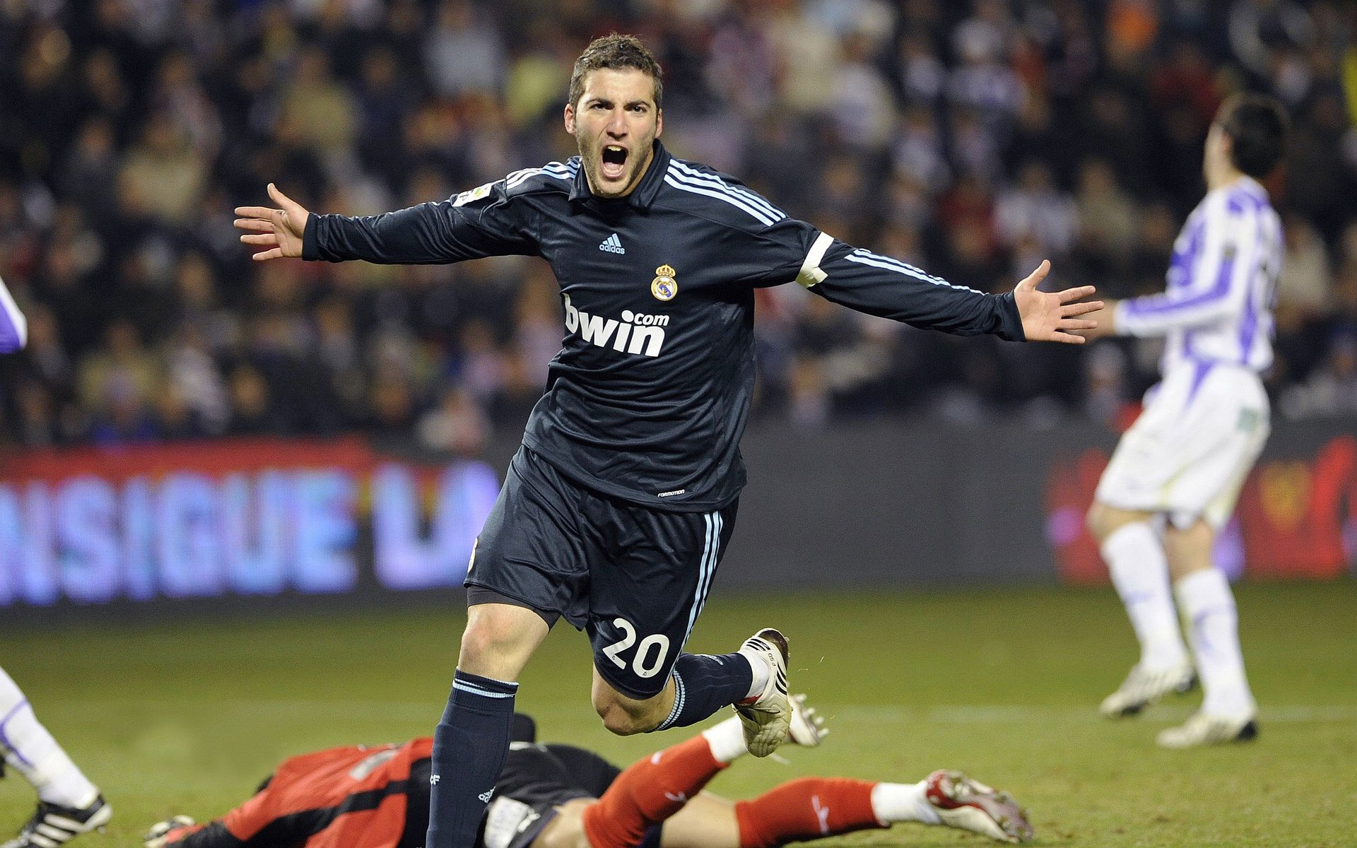 kaiyun.com-未来“足球巨星”在欧冠的惊艳首次亮相，未来足坛十大新星