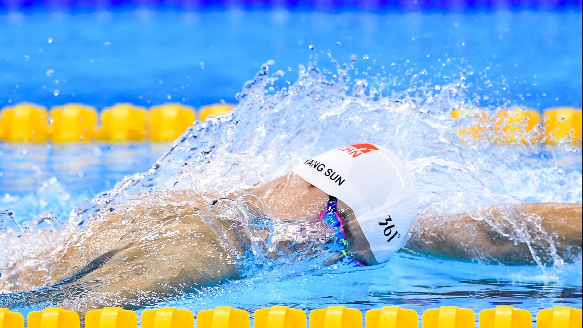 裁判制度升级：持续优化判罚流程，增强公平性，裁判制裁